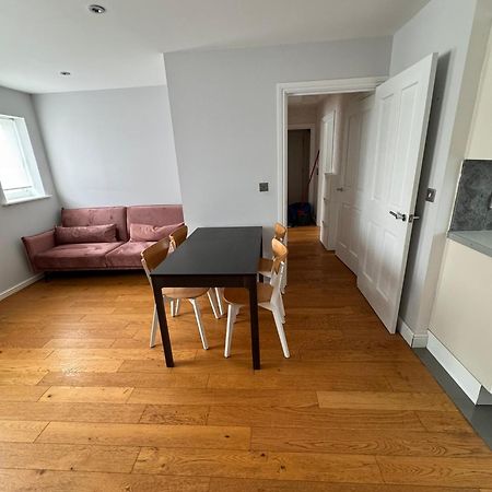 2-Bedroom Flat Walking Distance To Excel London - Perfect Location! المظهر الخارجي الصورة
